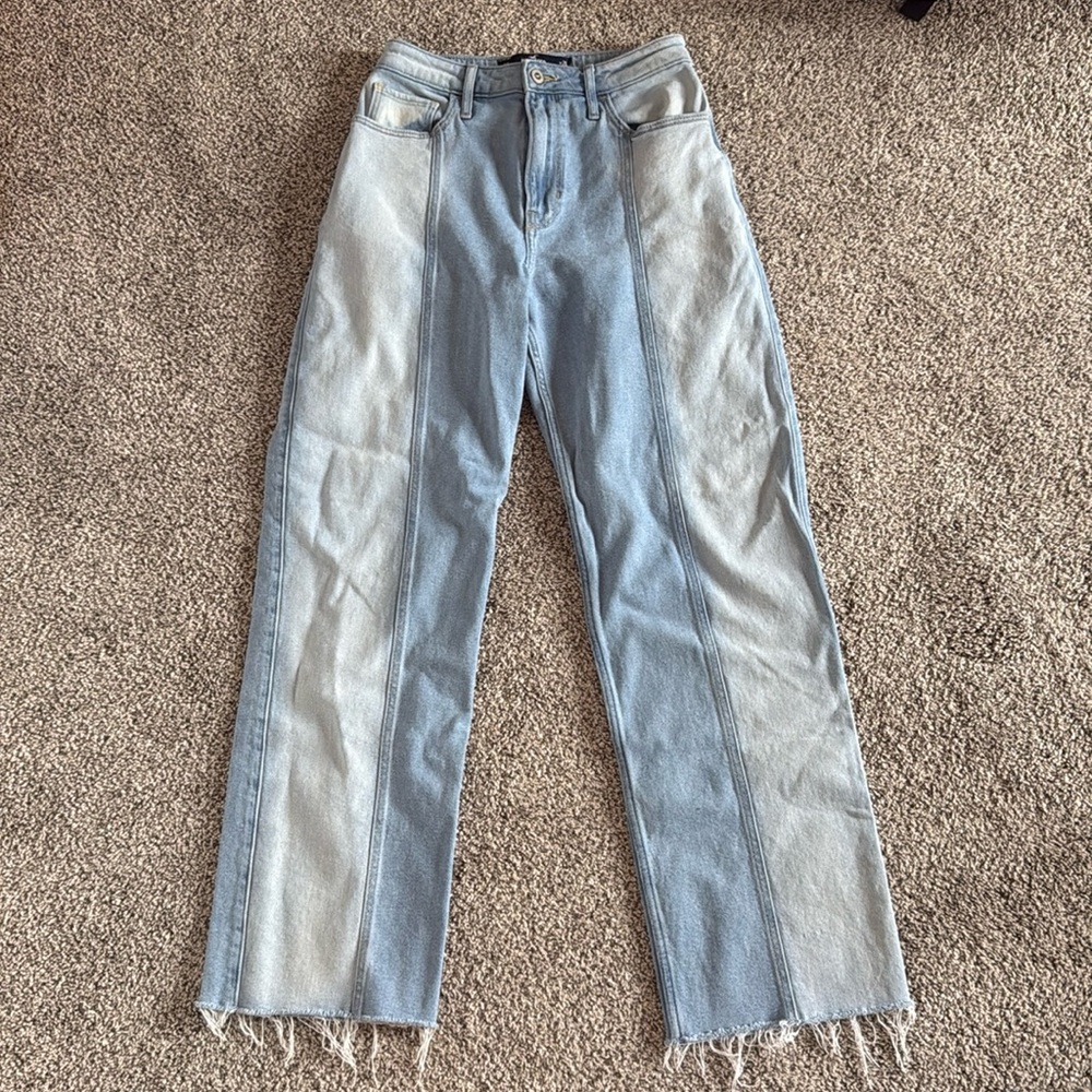 Hollister patch jeans, dad fit, high rise size: 3R/ 26